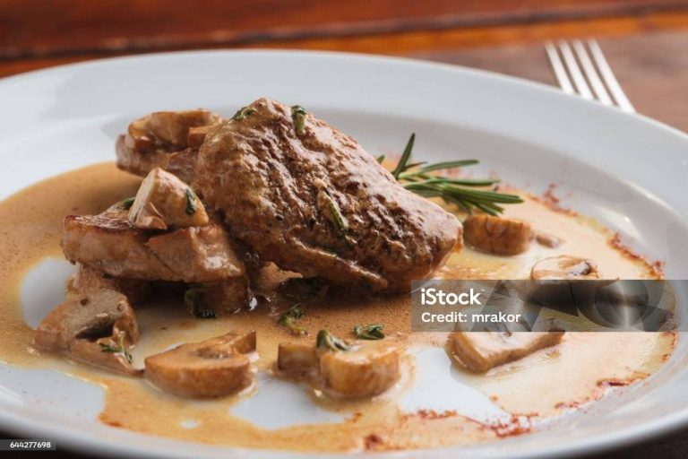 Manger de la traditionnelle TETE DE VEAU  Sauce Gribiche, recette de ma Grand-mère, Restaurant en Centre Historique de Montpellier Préfecture