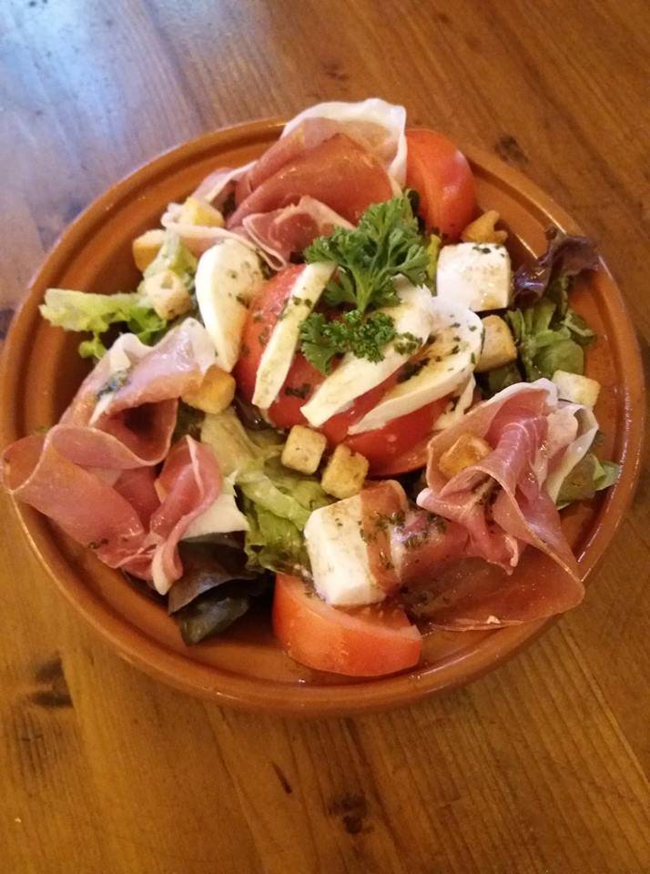 Restaurant pour manger salade faite maison avec terrasse ombragé à Montpellier